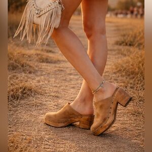 Steve Madden Brooklyn Suede Platform Clogs Tan Studded Wooden Cottagecore Size 7